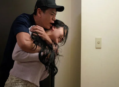 Nữ ca sĩ xinh đẹp bị fan hãm hiếp vì vẻ đẹp làm mờ lý trí