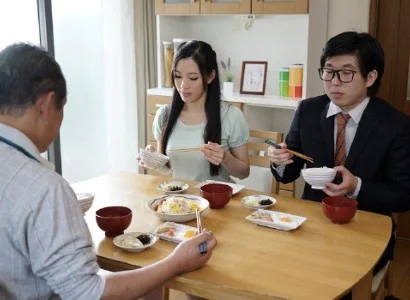 Nứng quá, con dâu banh vùng kín ra cho bố chồng quan hệ